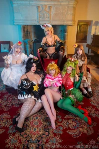 Full cosplay set with my incredible supercrown babes we are dropping part 9