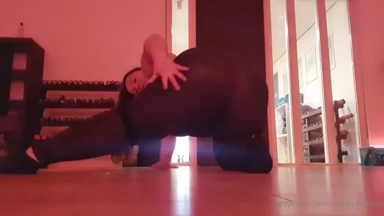 Watch till the end who says big girls aint flexible i never really 