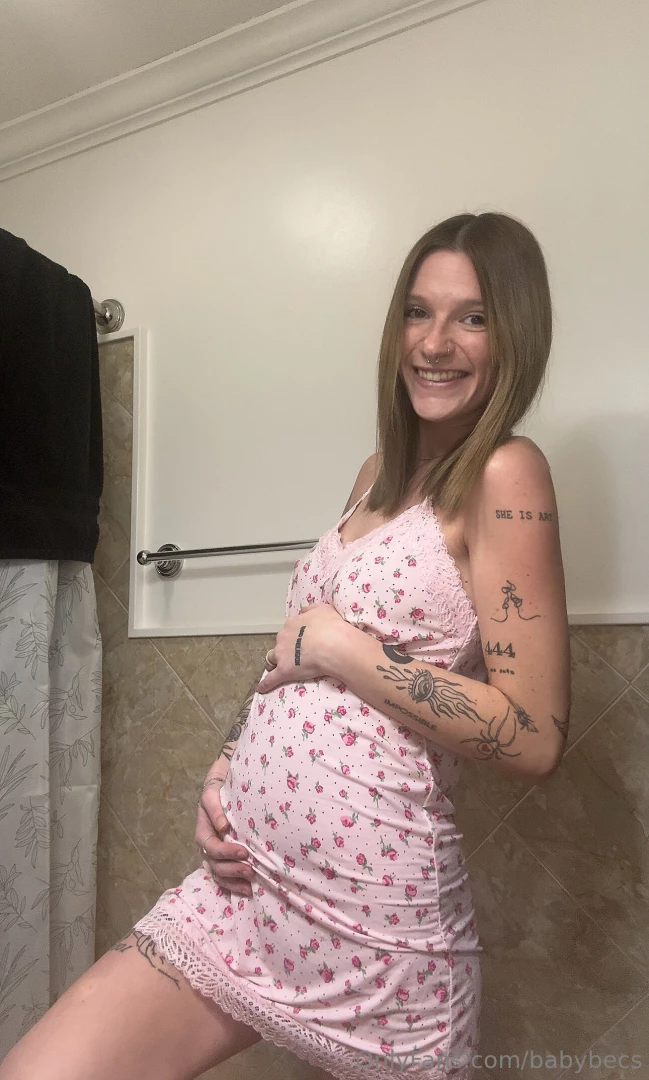 Preggo content on my vip page babybecs14 