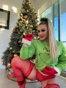 Meet me under the tree