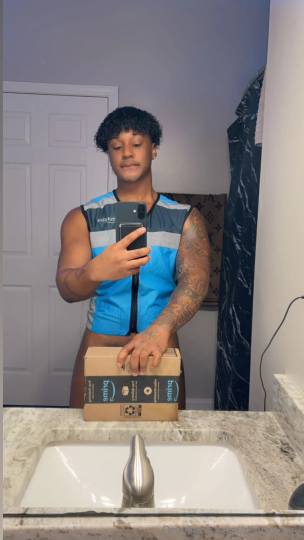 Bet you never seen an amazon worker drop a load - i mean package off part 1 