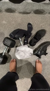 Who want em come sniff my sweaty feet and underwear after the gym bro