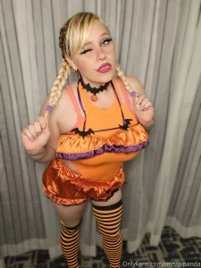 Here is the batty shoot without the paid site naughtiest however i did part 17