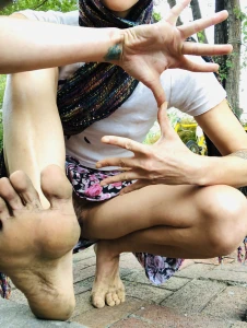 I heard you liked my feet want to help me clean them