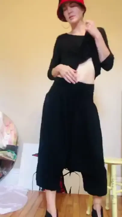 It s monday and as promised a private dance for you 