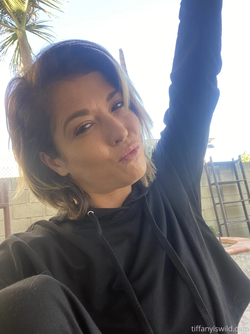 Content day get your custom requests in while i m feeling pretty 