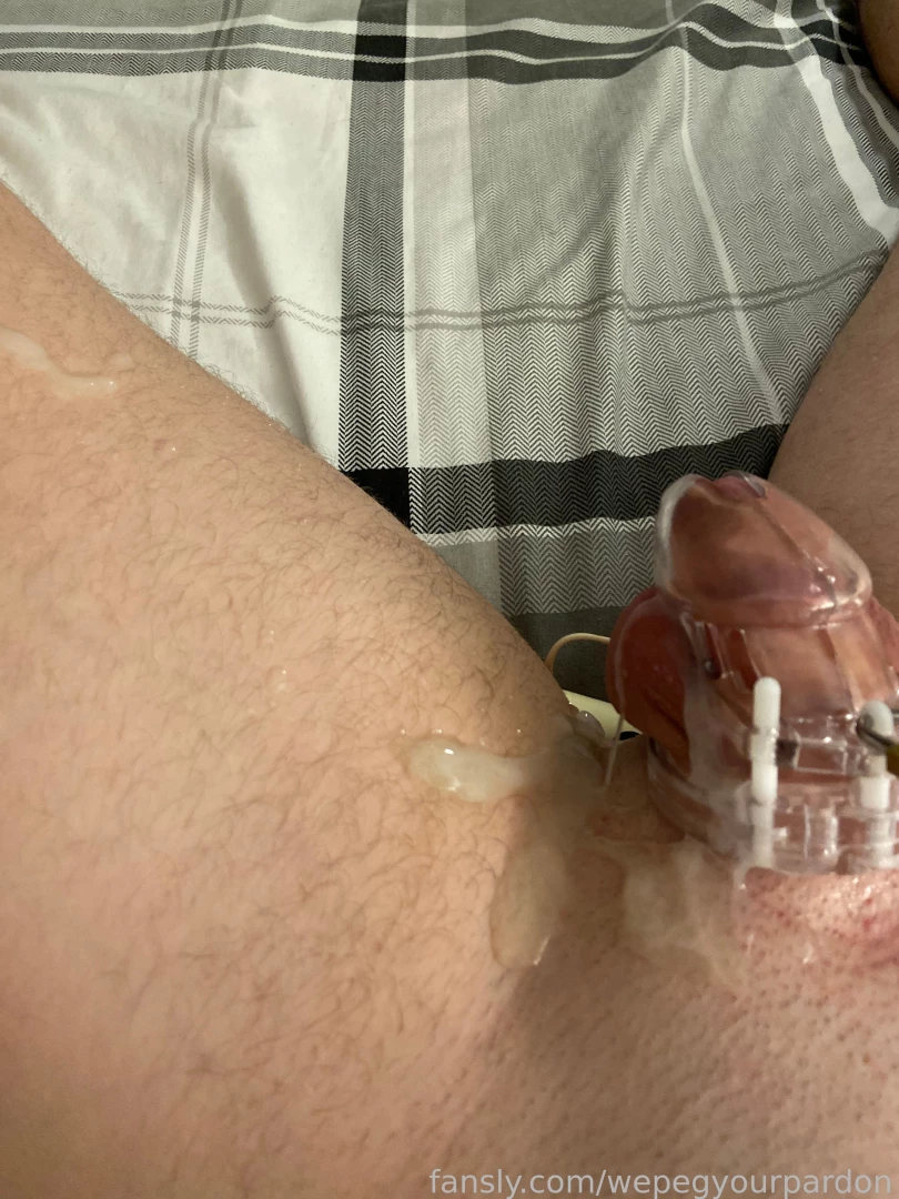 A few nice close ups of james s huge cumshot for you all to enjoy we 