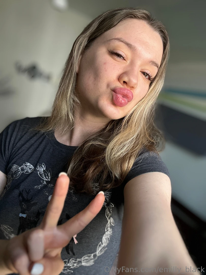 I give you all air kisses 