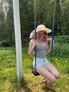 Jos tykk t kes st ja kauniista naisista pieniss hepeneiss kannattaa