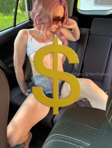 Osta t st video jolla flittailen auton takapenkill