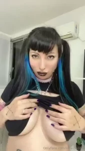 I need someone to hold my heavy boobs