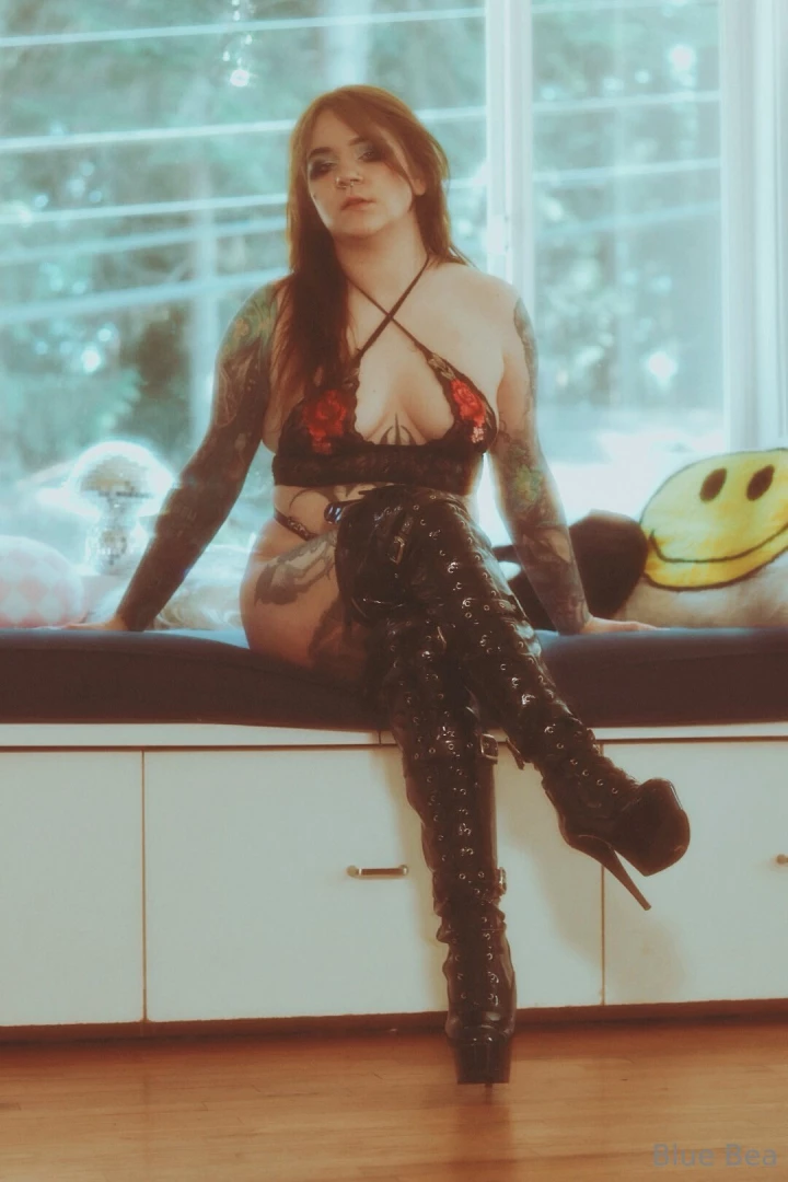 Eva-evergreene is the goth dommy mommy you didn t know you needed 