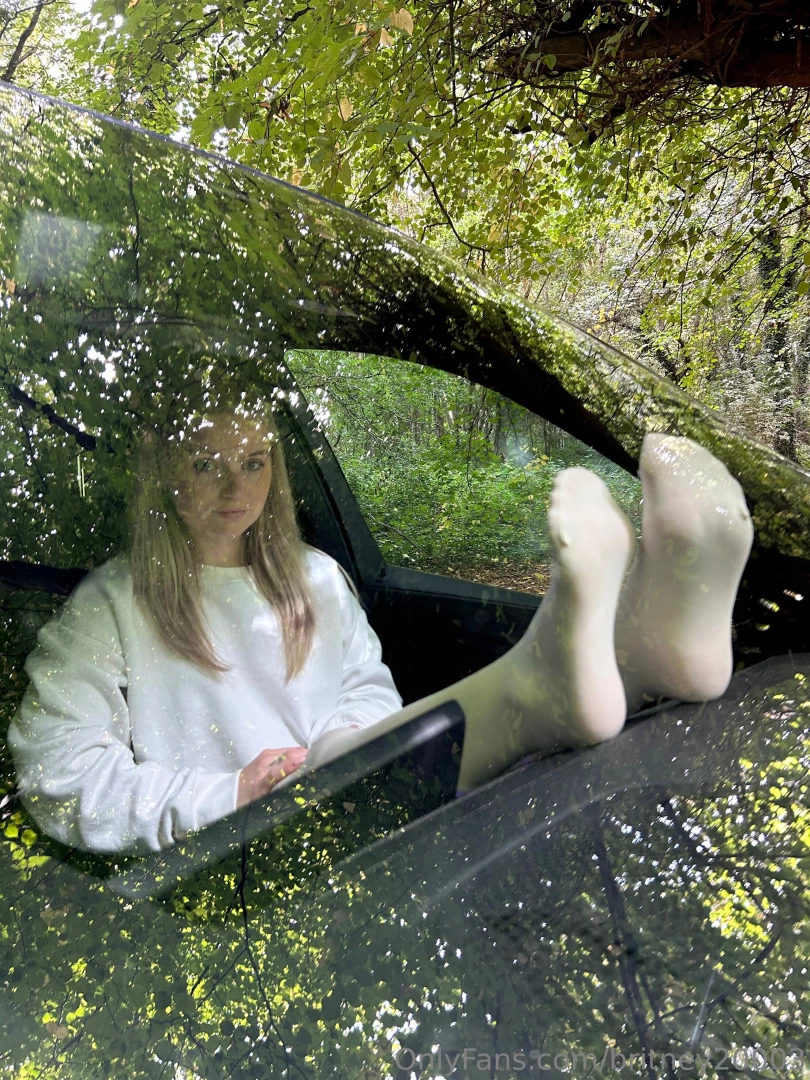 Nylon feet on the dash as they should be 