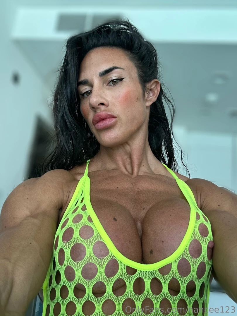 Wanna see the video on my vip page mistressxmuscle mistressxmuscle 