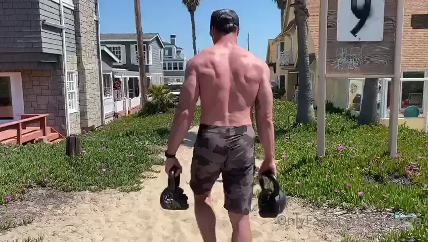 A little clip from my kettlebell workout send a message if you would 