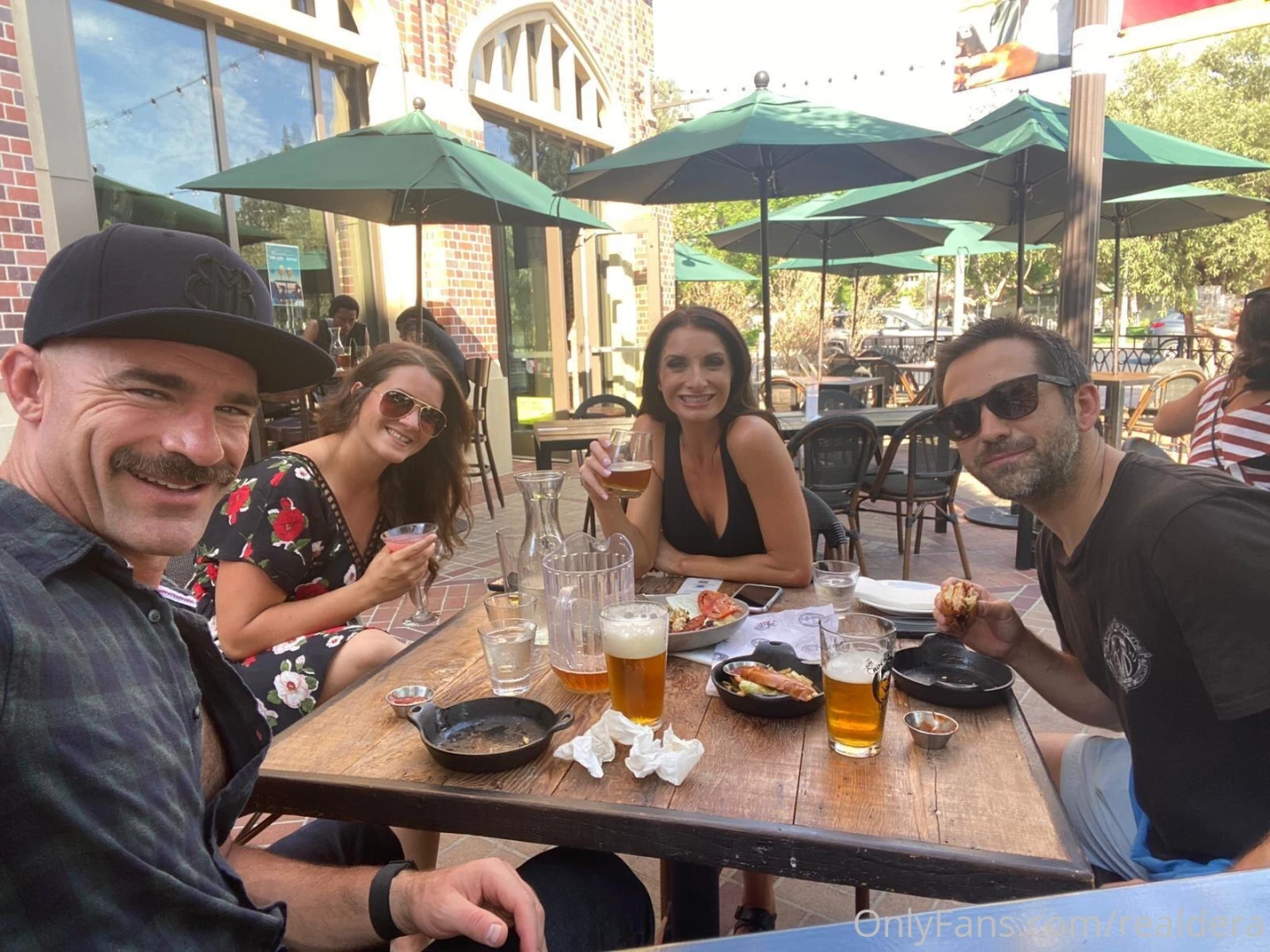 Chillin with friends never ends 