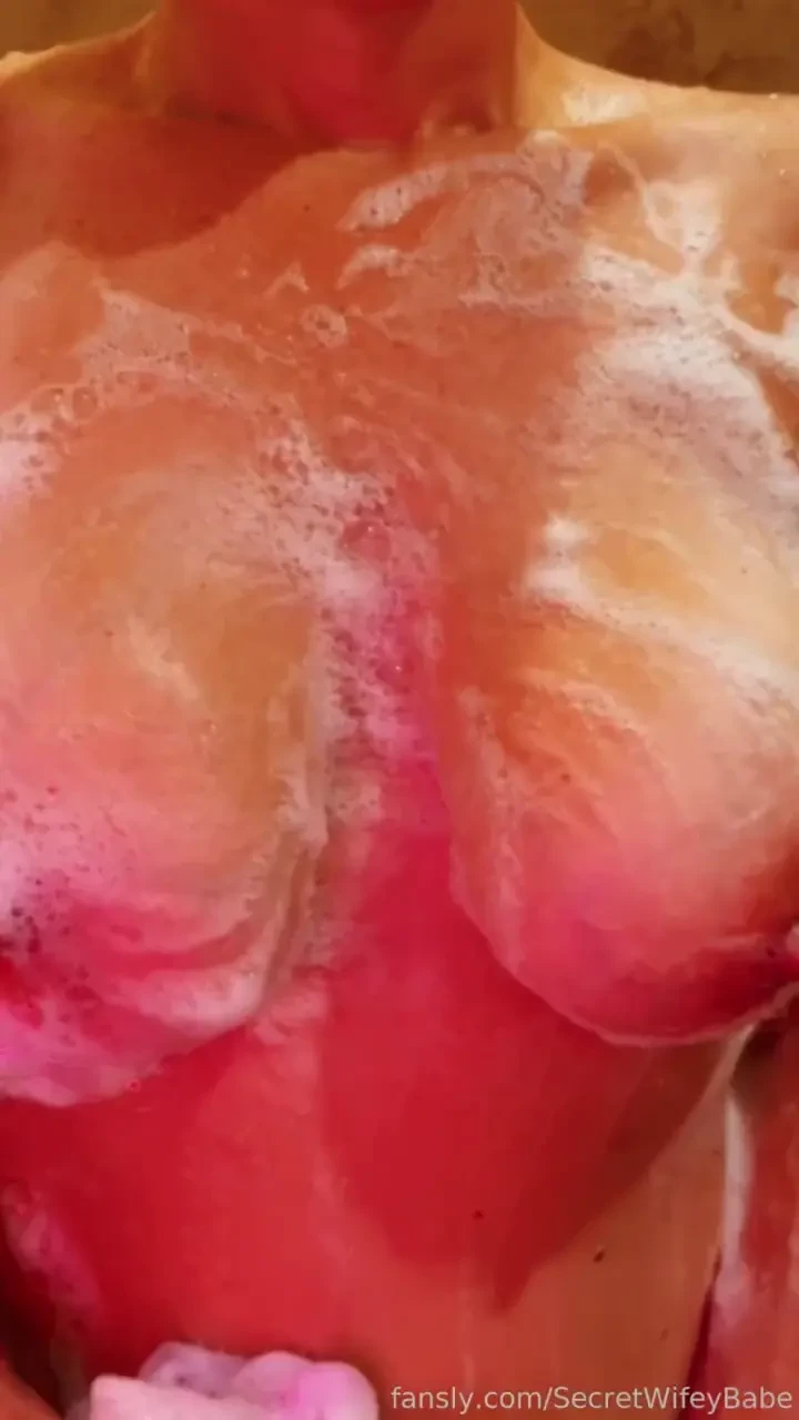 It s shower time boys hairymilf bignipples mommy bigpussylips biglabia 