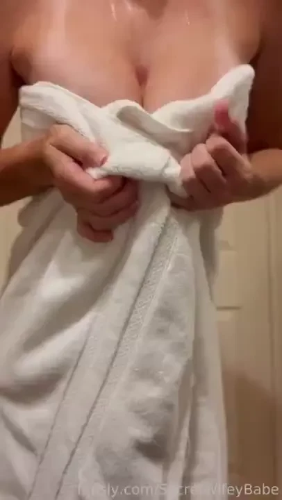 Just got out of the shower boys who knew drying off could be so sexy 