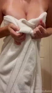 Just got out of the shower boys who knew drying off could be so sexy