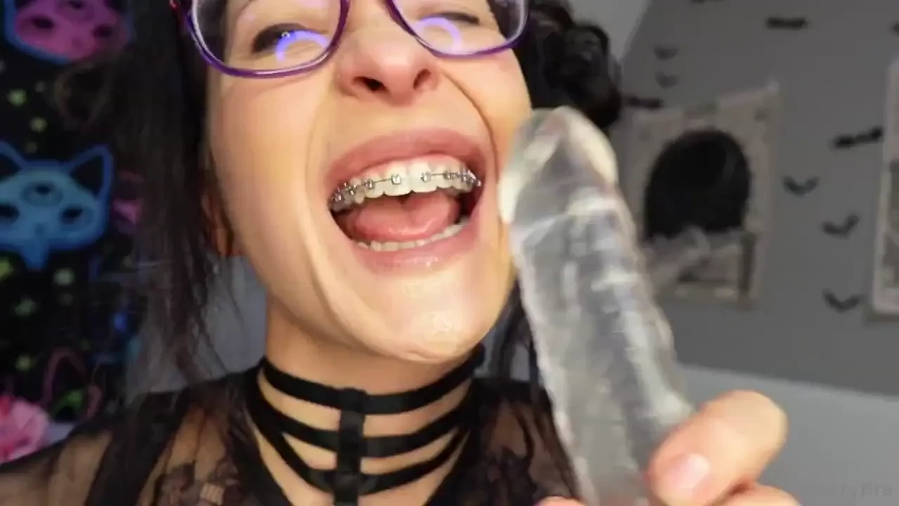 Short cringe dildo time again 