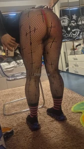Wiggling my ass and thighs d
