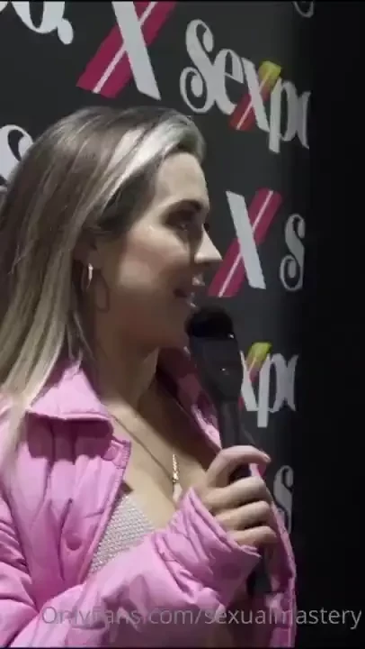 My fav og sex worker billiebeever live at sexpo we have many scenes 