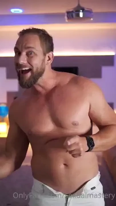 Swinger tips on having your first threesome 