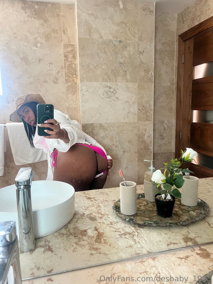 Can you believe her ass is 47 inches https onlyfans com jezsweetcocoa 