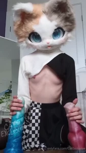Omg i almost forgot to upload this lil teasing size comparison vid