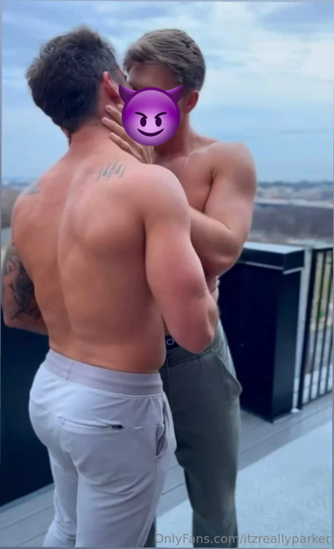 Full raw sex tape available on itsjustparker 