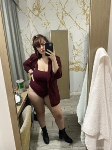 Should i do a photo shoot in this outfit when i get home on monday part 3