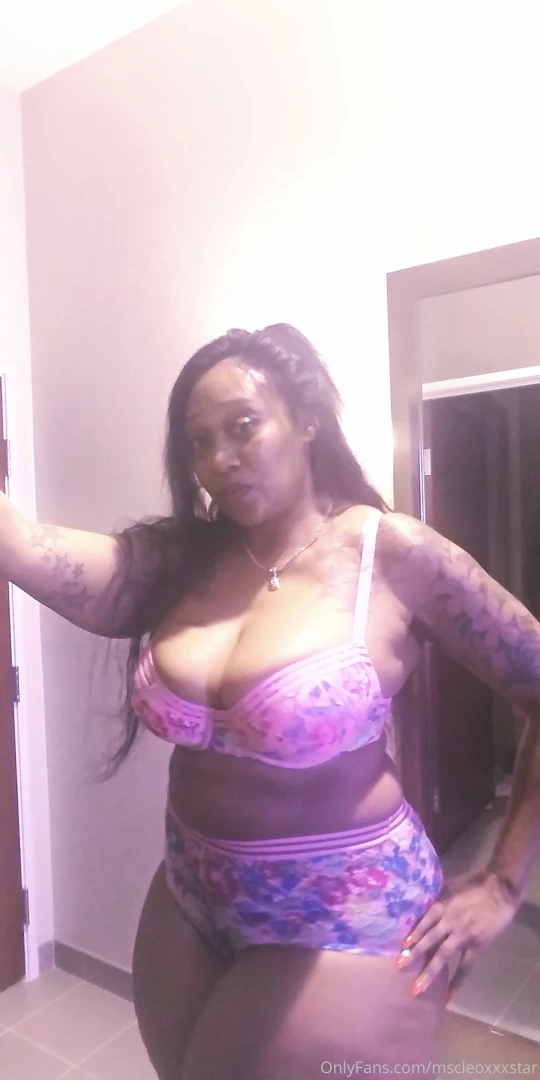 Hey my babes new vids this week 