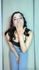 gracecute - A cute kiss for your weekend babe 