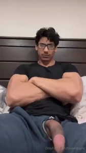 Nutted few moment after this all over my bed sheet