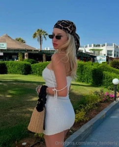 On my walk i catch not only the rays of sunshine but also a wave of