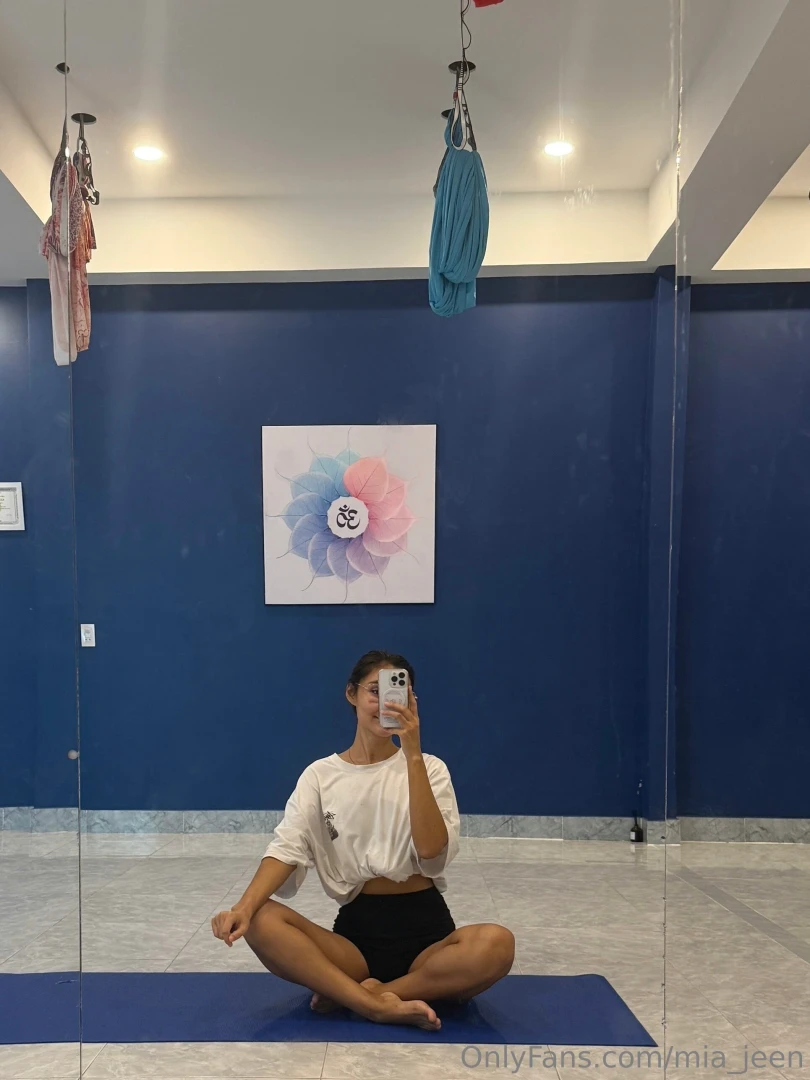 Trying to focus but who said you weren t a distraction 