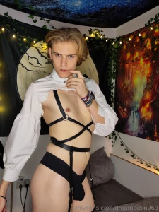 I want to dominate you you want to serve a twink you want to be my pet