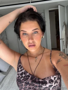 Playing coy but i m no tease