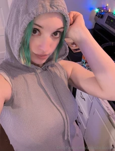 I m live making a pecan pie come by and say hi and tell me what ur fav part 1