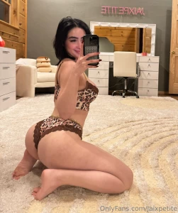 If i bent down like this would you take me on the floor