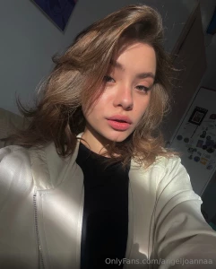 Hello i m ilona ilona_garna a determined girl who loves setting high part 254