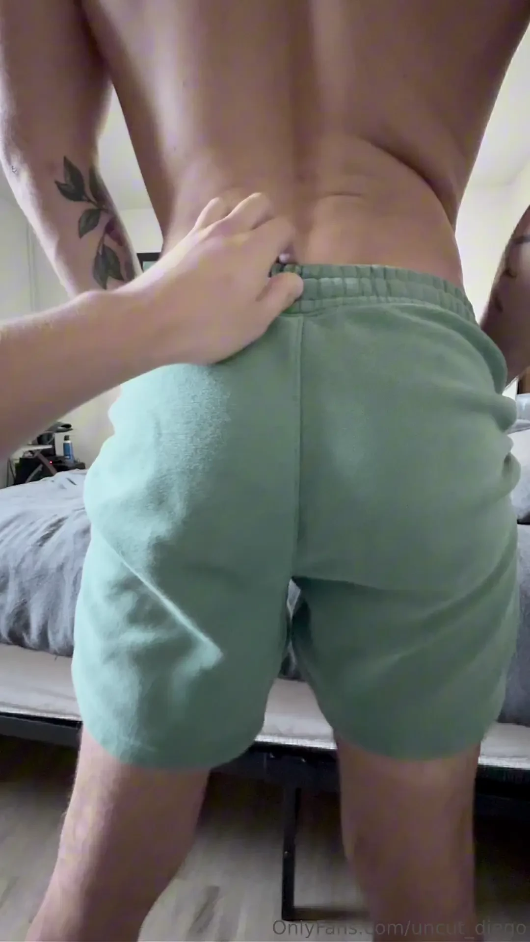 Got scared shitless when his boyfriend walked in but bro was down to 