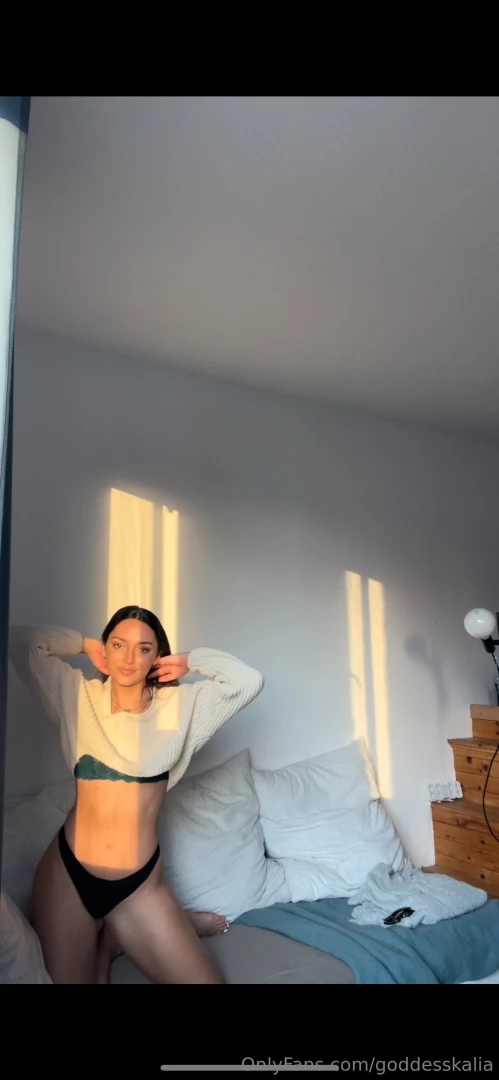 Waking up with a touch of sexiness 