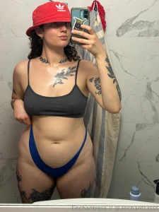 Sunscreened look how wide my hips are part 1