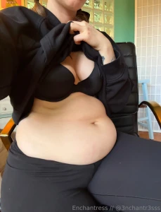 A nice round tummy after a good meal do you guys want more feeder part 5