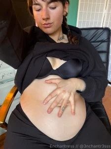 A nice round tummy after a good meal do you guys want more feeder part 2