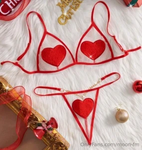 Quieres verme con esto puesto do you want to see me wearing this