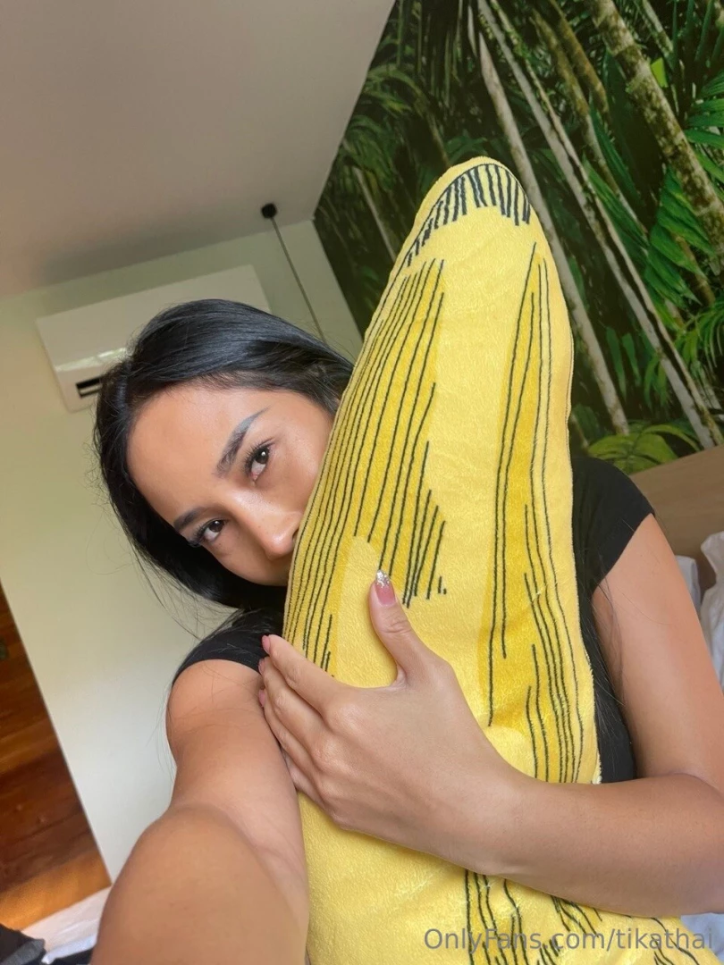 Can t stop holding this banana 