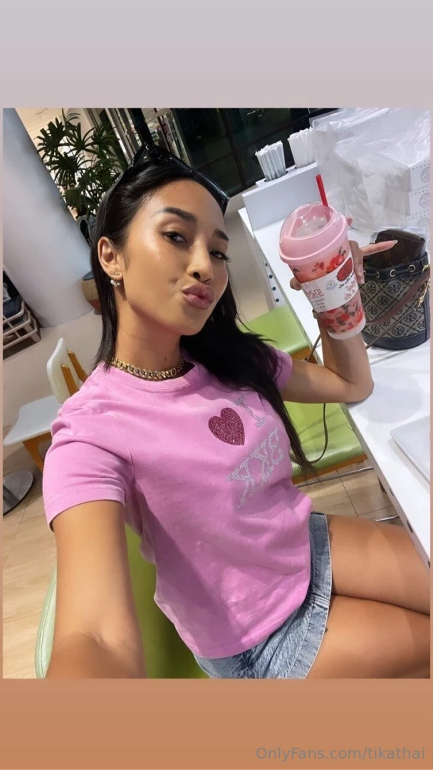 Strawberry and sweets 
