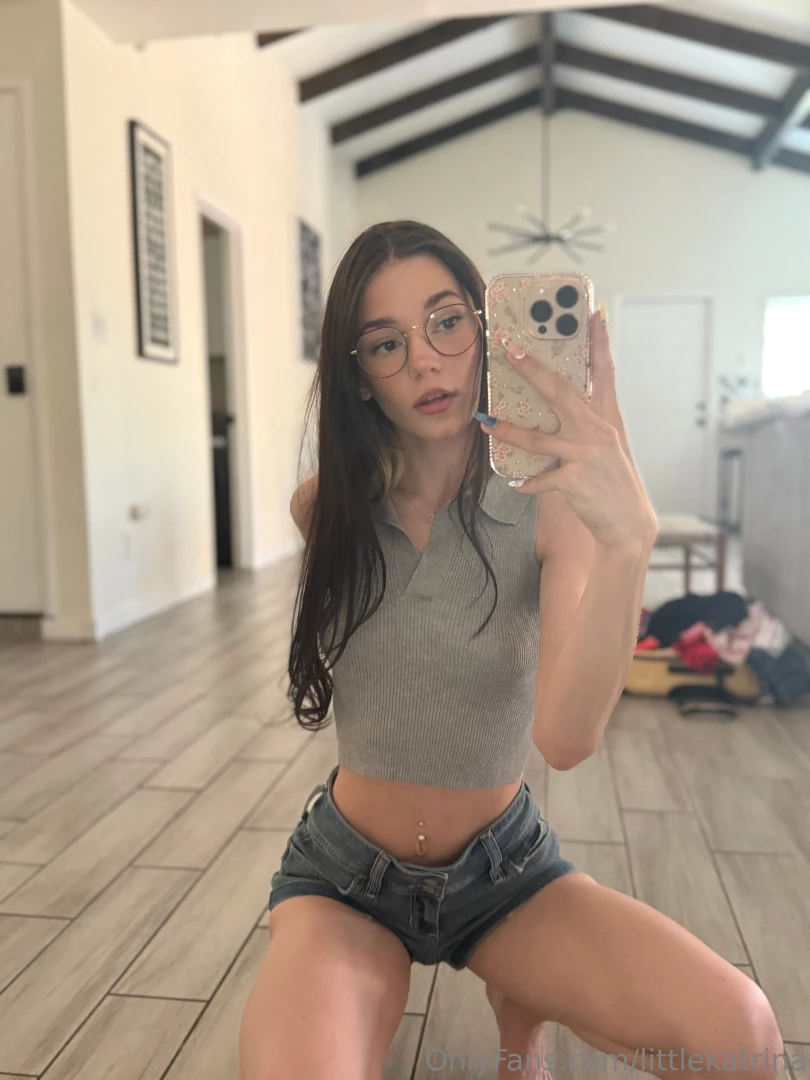 Can i trade a mirror selfie for ur thoughts 